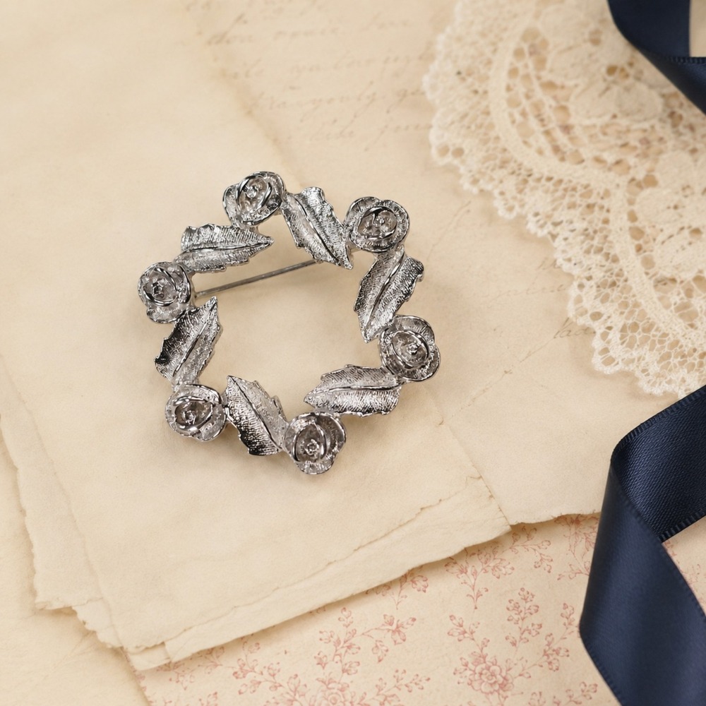 Sarah Coventry Rose Wreath Brooch Silver Tone Floral Leaf Vintage Pin OS